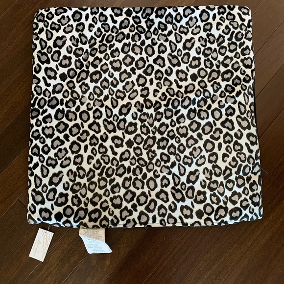 Pillow covers 2 black white grey leopard - Picture 3 of 11